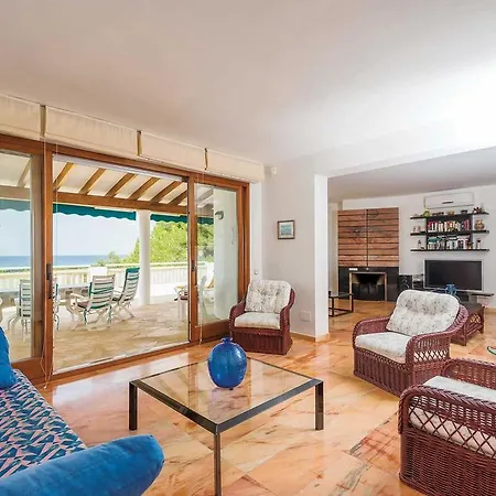 Val Paraiso Villa